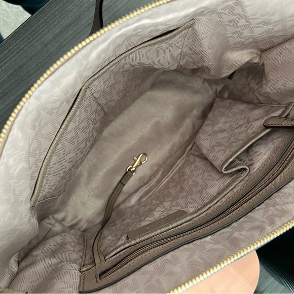 Michael Kors Marilyn Tote Bag - Picture 6 of 10